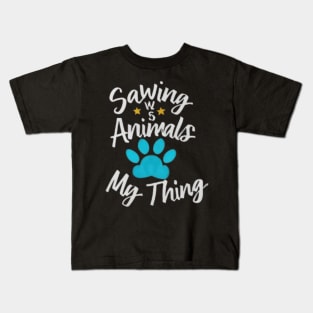 Animal Rescuer - Saving animals is kind of my thing Kids T-Shirt